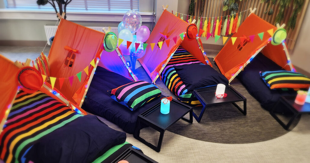 Tipi Slaapfeestje Met Neon Thema Vier Je Kinderfeestje