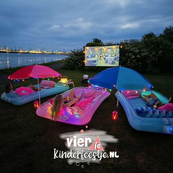 Buiten bioscoop slaapfeestje - kinderfeestje