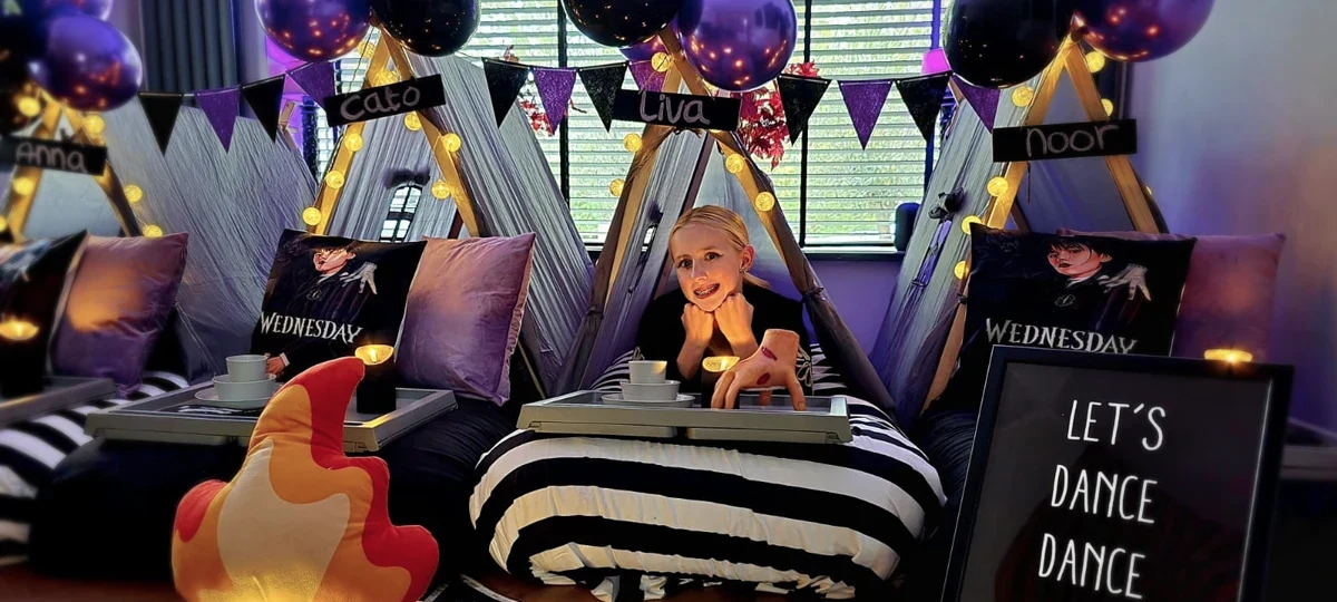 Tipi tent slaapfeestje met Wednesday thema. Kinderfeestje met Wednesday thema huren.